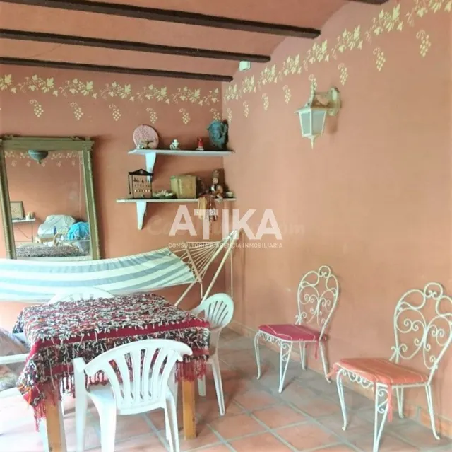MAGNÍFICA CASA EN VENTA CON JARDÍN Y PISCINA, EN EL CASCO UR - foto 3