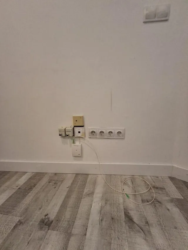 Local comercial ideal en la Galería Cambre  | Espacio versátil y céntrico para tu negocio — 12