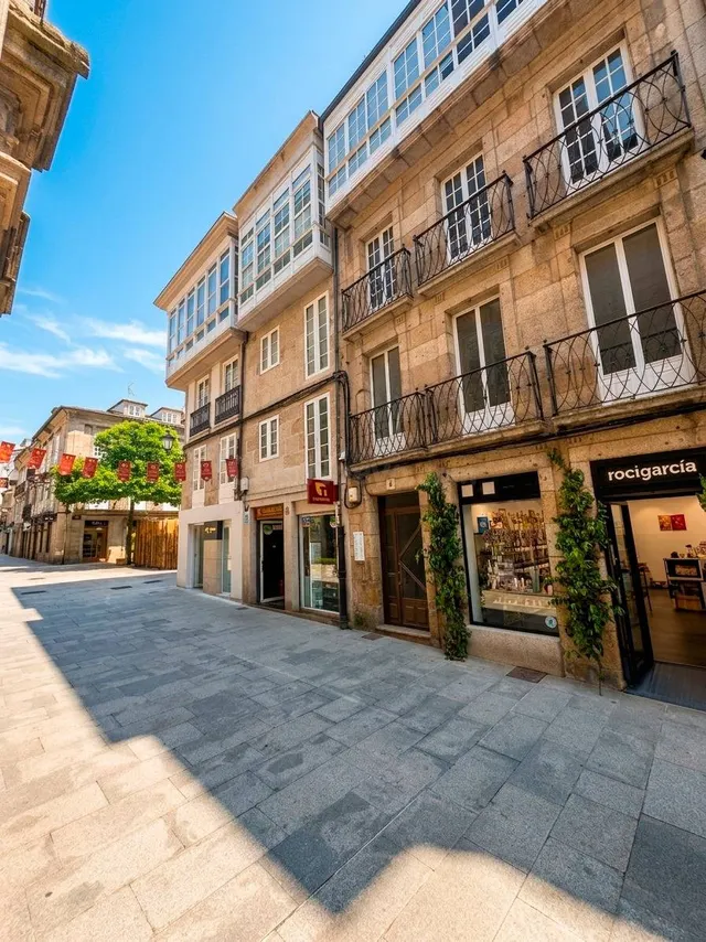 Edificio comercial con ascensor junto al Ayuntamiento de Lug - foto 3
