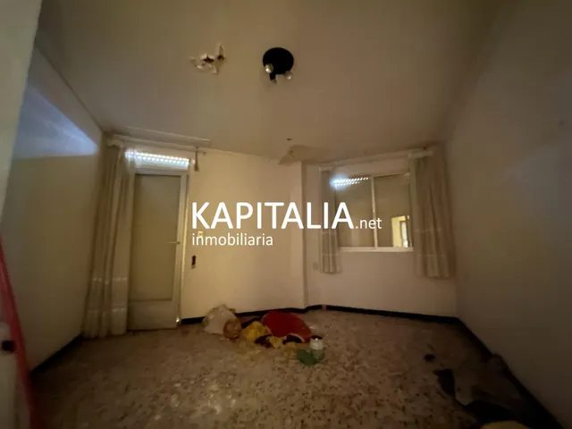 Casa en VENTA en Canals, barrio de La Torreta, con garaje privado, patio y gran potencial — 24