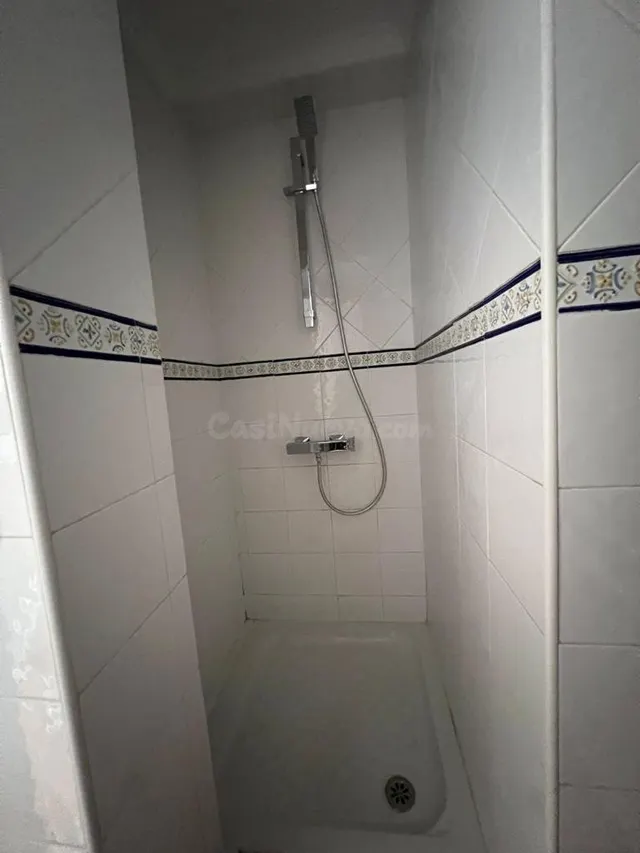 Ático de unos 90m2 totales, cocina separada, y terraza de un - foto 3