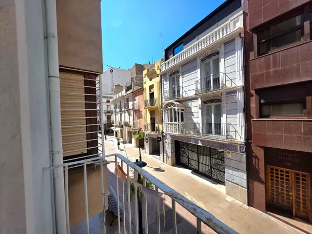 Amplia Casa en el Corazón de Castellón - Oportunidad para Re
