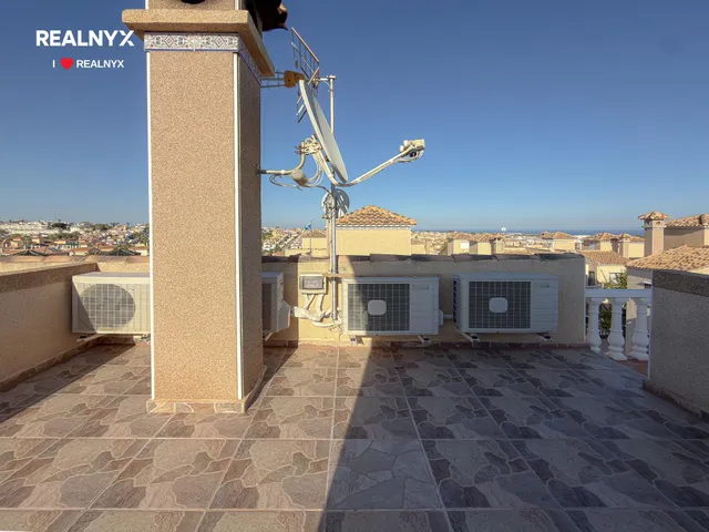 Orihuela Costa! Impresionante Villa Mediterranea con generosa parcela y amplias terrazas + Solarium privado con vistas panorámicas y piscina privada — 49