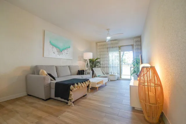 Piso reformado en Cambrils con piscina y parking incluido — 4