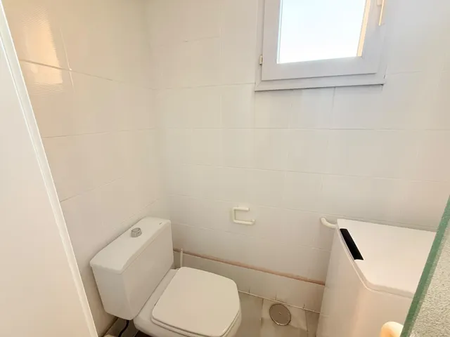 Apartamento con una gran terraza esquinera en  la urbanización Arpón II, en el kilómetro 4 de La Manga del Mar Menor. — 25
