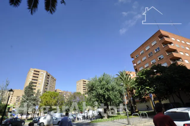 Exterior y acogedor con balcón junto av. del cid — 25