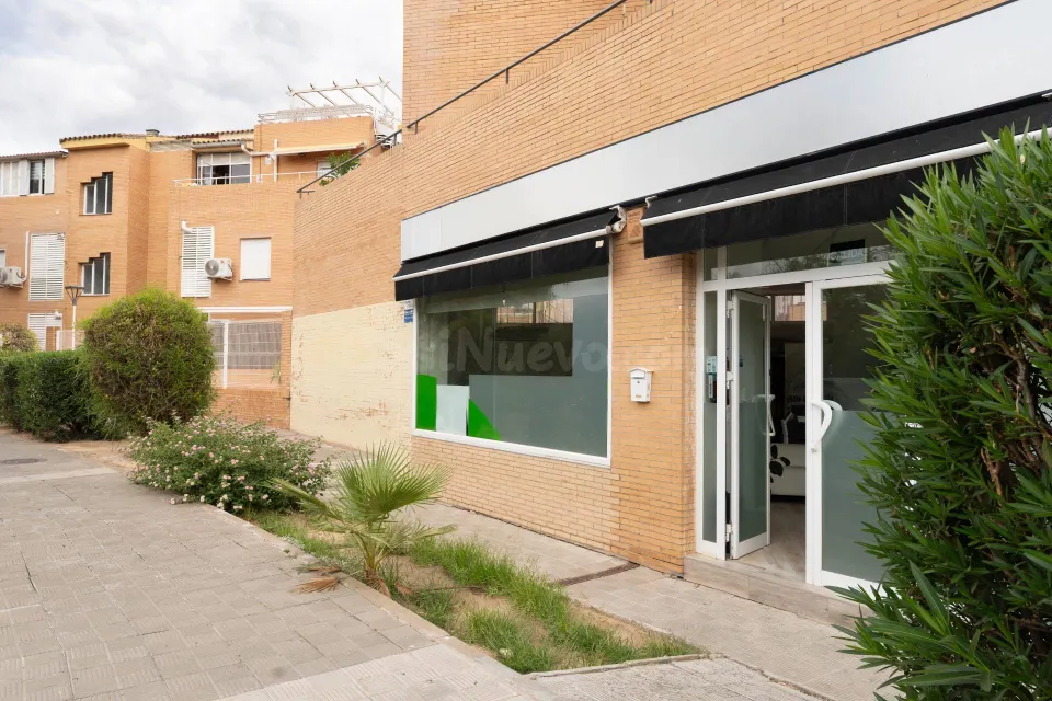 Excelente Local Comercial en la Mejor Zona de Tomares
