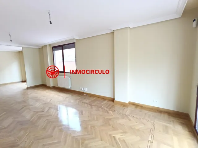 Exclusivo Chalet Pareado Junto al HUBU: Tu Oasis Urbano en Burgos — 15
