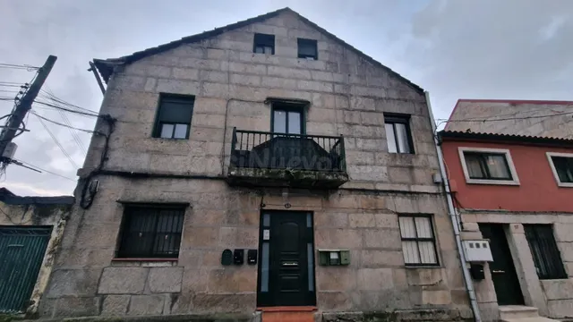 Venta de 6 Pisos + 2 Casas en Calle Esturans Vigo (Pontevedr