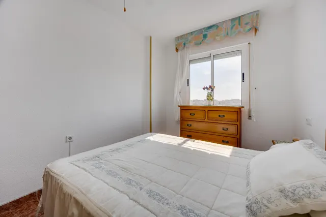 Apartamento 2 dormitorios con orientación sur y piscina comunitaria. — 14