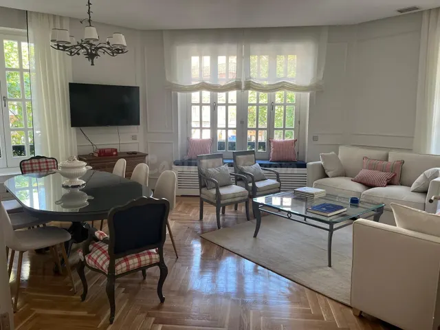 Se Alquila piso todo exterior, reformado a estrenar y amuebl - foto 3