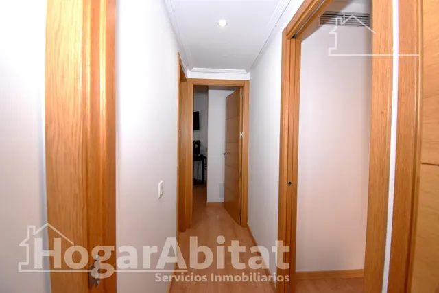 Seminuevo con piscina, garaje, trastero y terraza cerca del mar — 38