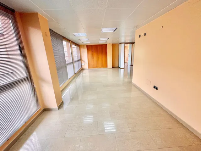 Maravillosa oficina en el centro de Beniel, semi-nueva, toda exterior, hace esquina. ¡visitela ya! — 9