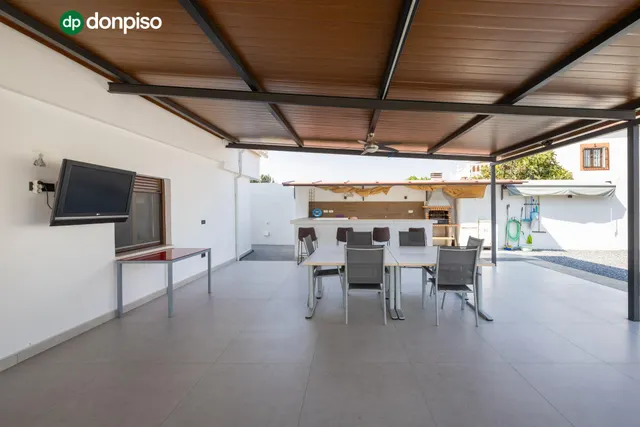 Chalet en parcela urbana de 833 metros. — 6