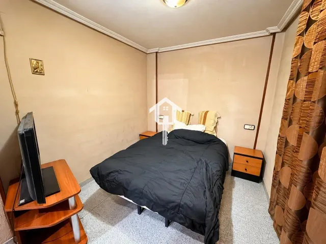 Piso para reformar en venta en Alicante. zona de los ángeles, 2 habitaciones, salón, baño con bañera, 50m2, segunda planta sin ascensor. — 26