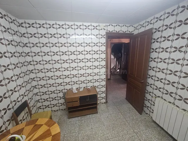 Gran casa de 460 m2 con garaje, oficina y dos accesos en Ros - foto 5