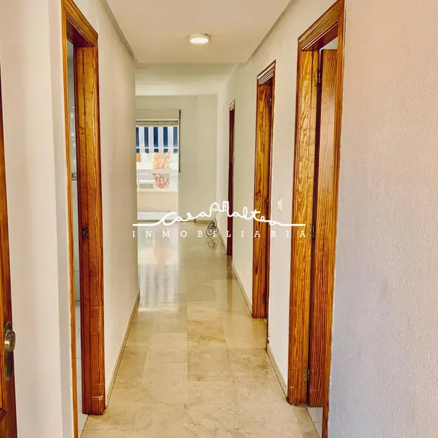 Apartamento de 2 dormitorios con terraza y piscina en el centro de El Albir — 4