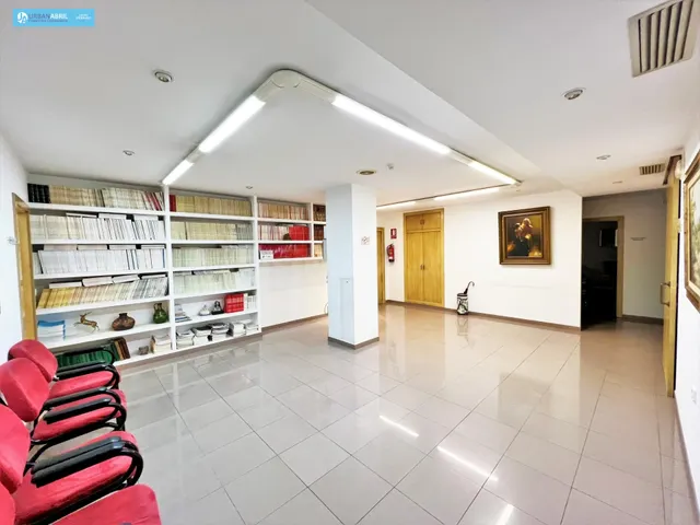 Espectacular Clínica en La Rambla - Convertible en Vivienda — 3