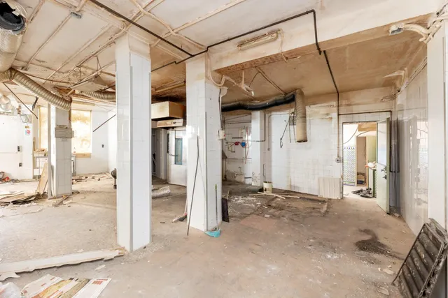 Local + vivienda en Avda. Cadiz — 44