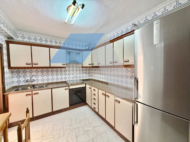 Piso en venta en el barrio de los ángeles, Alicante — 2