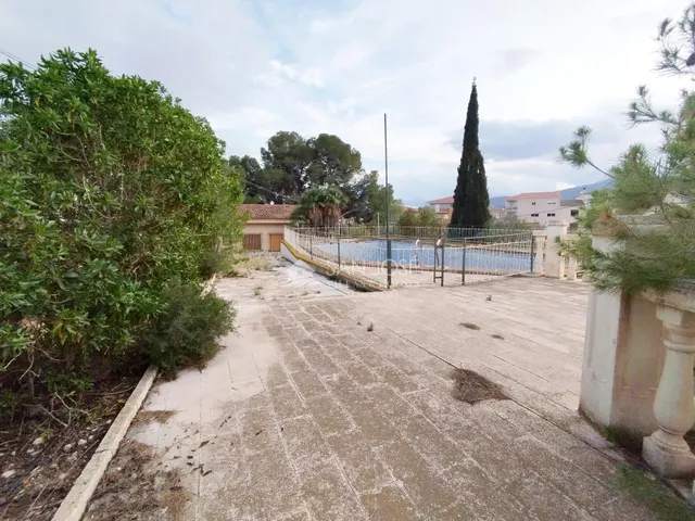 SE VENDE CHALET EN PARCELA URBANA EN LA ROMANA — 23