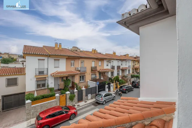 Encantadora Casa Reformada en Ogijares con Vistas y Espacios para Disfrutar — 34