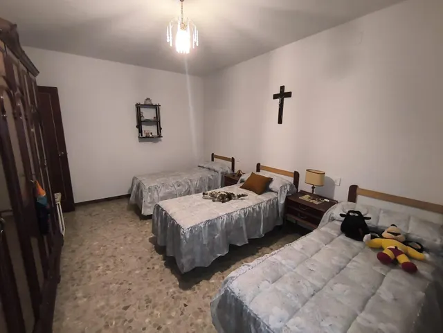 Amplia Casa en Noblejas - Oportunidad Única por €180,000 — 43