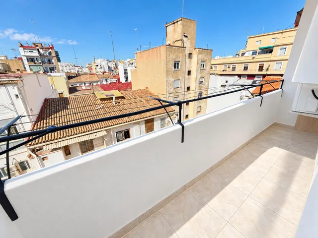 Piso de 4 habitaciones y reforma integral en pleno centro de Valencia — 9