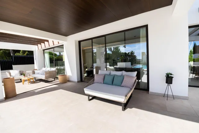 DOS ESPECTACULARES VILLAS RECIÉN TERMINADAS EN EL CENTRO DE MARBELLA — 17