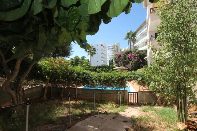 PLANTA BAJA CON JARDIN , GARAJES, TRASTERO Y PISICINA COMUNITARIA JUNTO A MARIVENT — 21