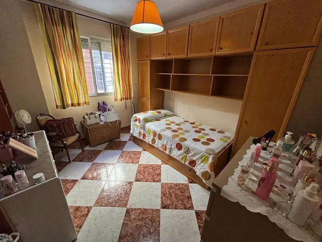 Se vende piso en planta baja, zona las canteras. — 14