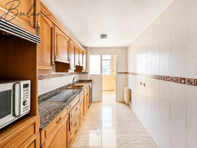 ESPECTACULAR PISO DE 5 habitaciones, PARKING, TRASTERO Y ASC