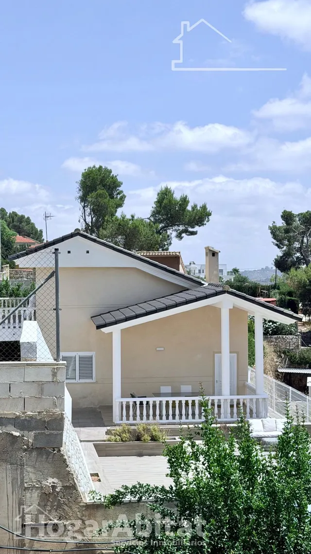 GRAN CHALET DE DOS PLANTAS CON PISCINA Y VISTAS DESPEJADAS — 41