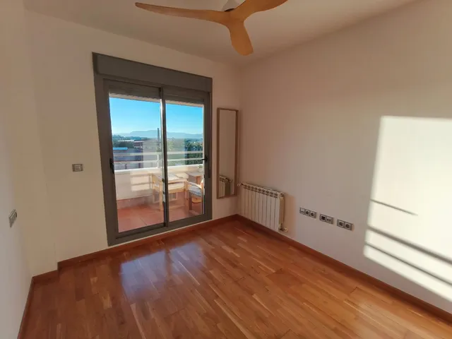 Piso de 121 m2 con dos grandes terrazas, piscina, garaje y trastero en avenida de la ilustración — 12