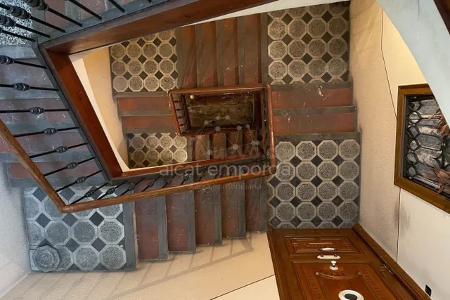 Fantástico edificio histórico en el centro de Figueres. Alto - foto 3