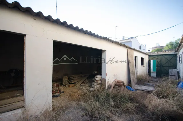 Ref. 04402.- Solar urbano con dos almacenes en S. Antonio de Benagéber, núcleo urbano. — 10