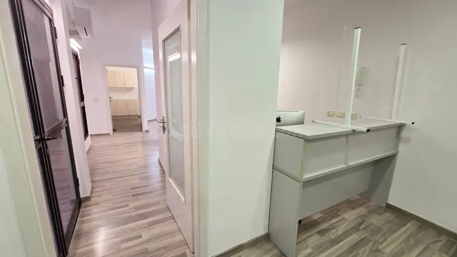 Oficina reformada y amueblada de 128 m2 en el Edificio Peceñ - foto 5