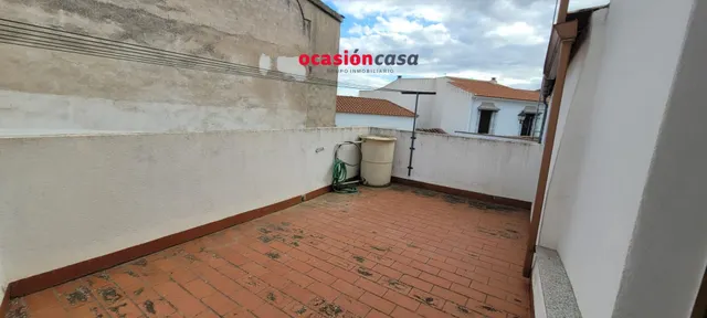 CASA EN VENTA CON TEJADO NUEVO — 21