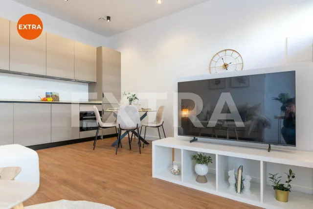 Amplio apartamento a estrenar, funcional y versátil, con zona de despacho, en una cuidada urbanización con piscina y jardines. — 10