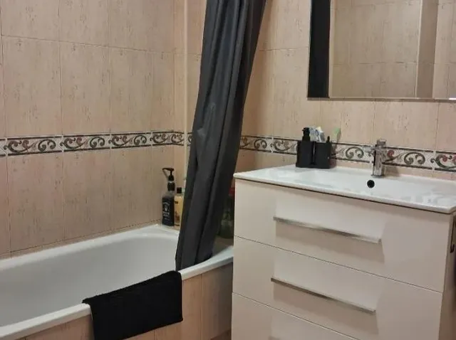 Piso reformado de 3 habitaciones con balcón y vistas al parque, junto al Hospital General — 6