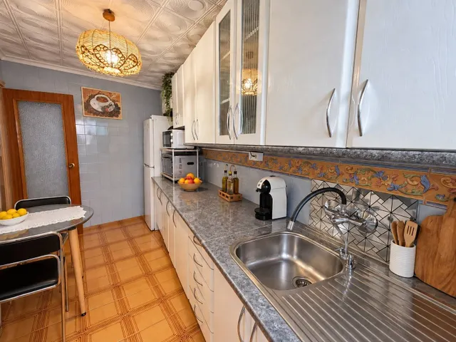 Piso con terraza y trastero en solarium a 500 metros de la playa y paseo maritimo. — 11