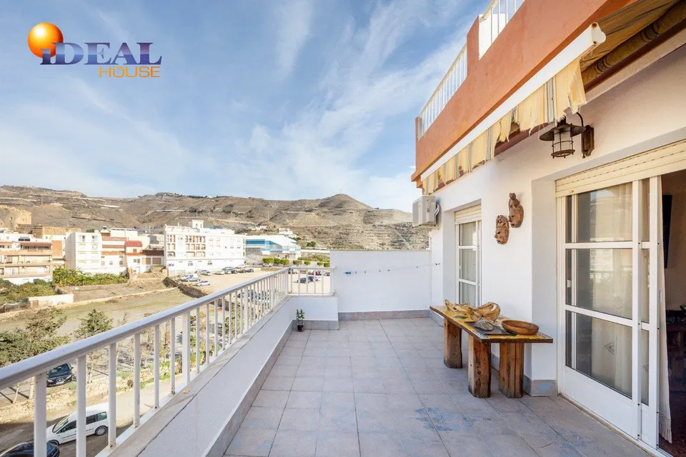 ESTUPENDO ATICO JUNTO AL MAR CON TERRAZA FANTASTICA