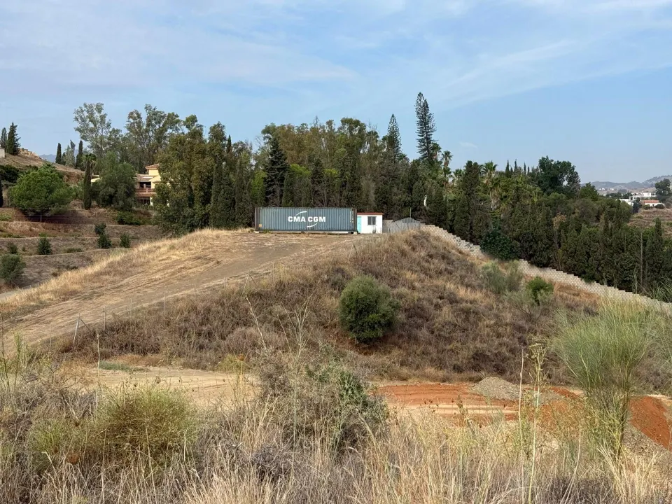 se vende terreno rustico con casa de apero en el hornillo mijas