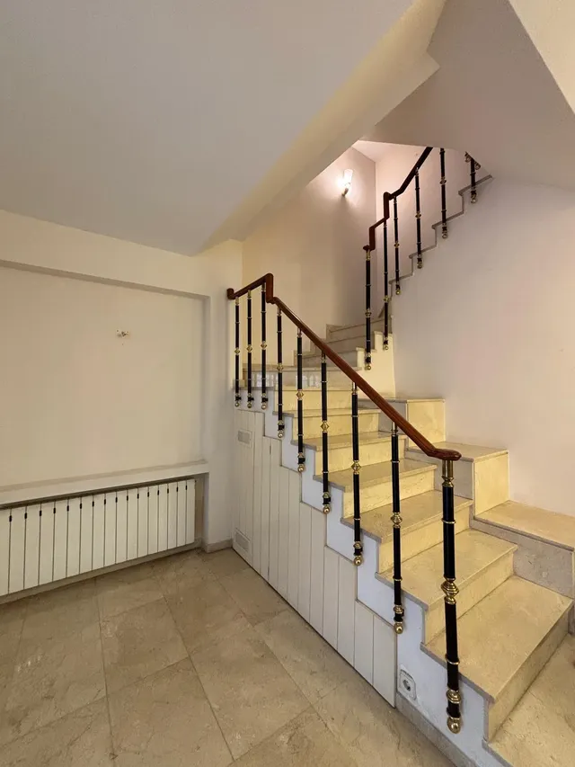 Espectacular Casa Unifamiliar con 2 Terrazas y Patio en el corazón de Hospitalet Centro — 7