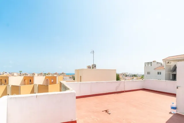 Luminoso atico duplex con solarium y parking privado en torre la mata  - Torrevieja — 35