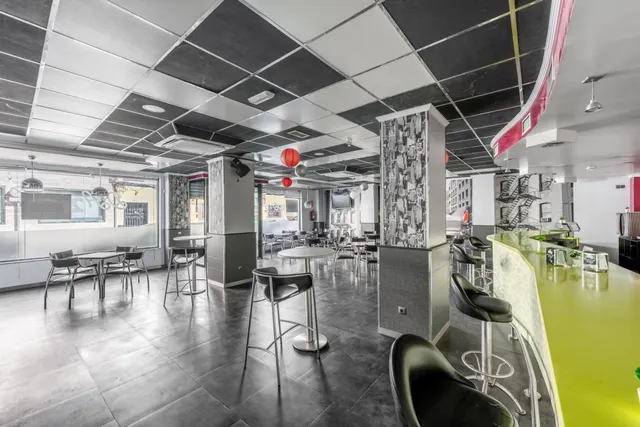 Se Vende Local Comercial Bar-Cafetería Calle Almería 9 — 7