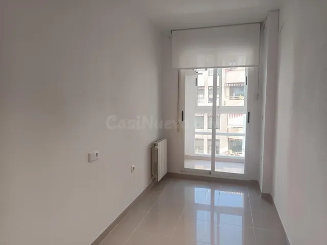 Piso amueblado con terraza y garaje en La Petxina, Valencia - foto 3