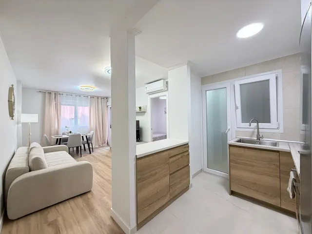Apartamento totalmente reformado cerca de parque de las naciones con 2 dorm. 1 baño. con piscina. superficie 70 m2. — 23