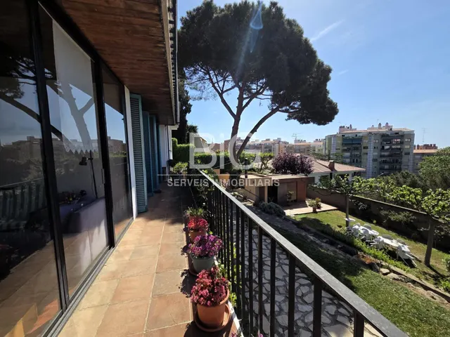 Espectacular casa con jardín y piscina privada en la ciudad de mataro — 35