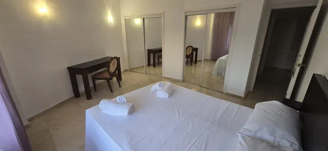 Piso amplio y luminoso de tres dormitorios  en primera línea de playa en Hacienda Beach II-III | CABANILLAS REAL ESTATE — 13